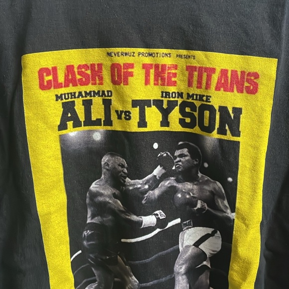 Clash of the Titans Muhammad Ali Vs Mike Tyson T-shirt, Medium, Black - Picture 1 of 5